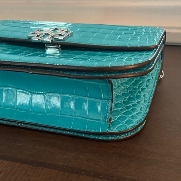 Like new never worn Tory Burch Blue Croc-Embossed Crossbody Bag - Picture 5 of 6
